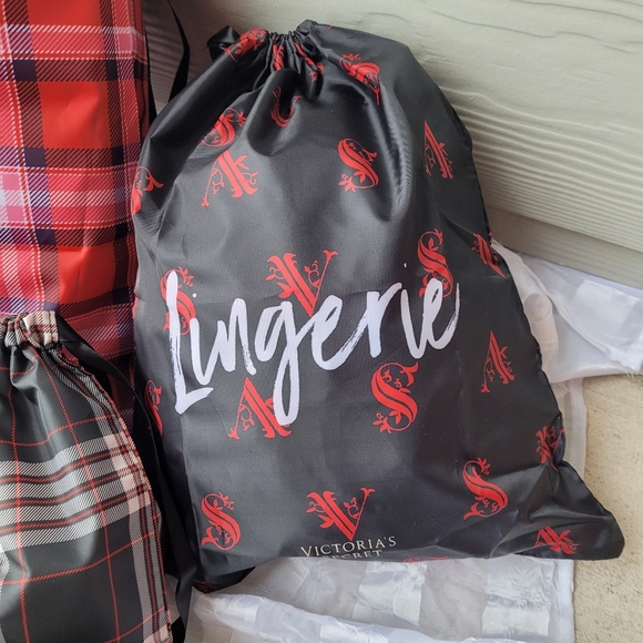 NWT Victoria's Secret 4PC Bag Makeup-Laundry-Shoes-Lingerie Travel Set - Picture 9 of 12